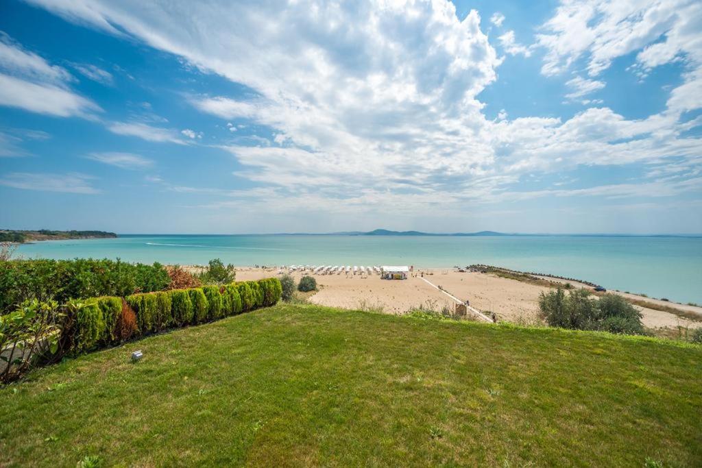 Vili Apartment Burgas Bagian luar foto